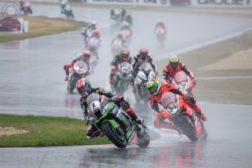World Superbike, SBK Starterfeld im Regen auf dem Lausitzring